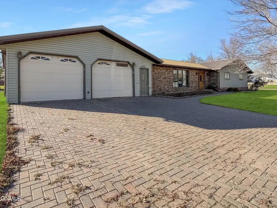 102 9th Avenue Se, Crosby, ND 58730 - Image #3