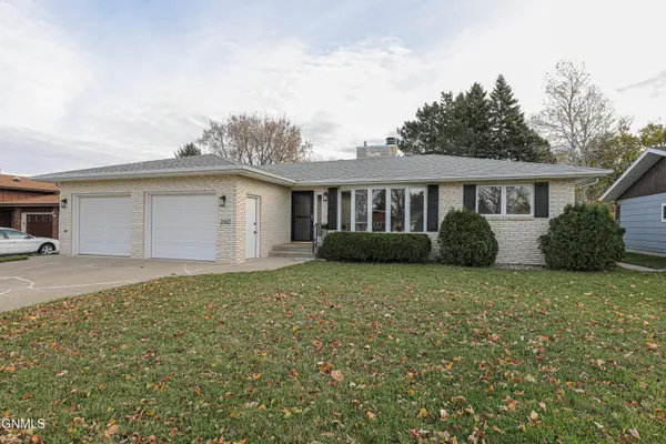 2107 N 9 Street, Bismarck, ND 58501