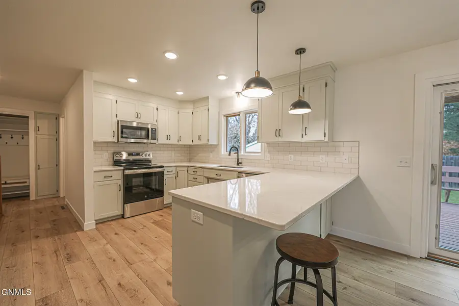 2107 N 9 Street, Bismarck, ND 58501 - Image #2