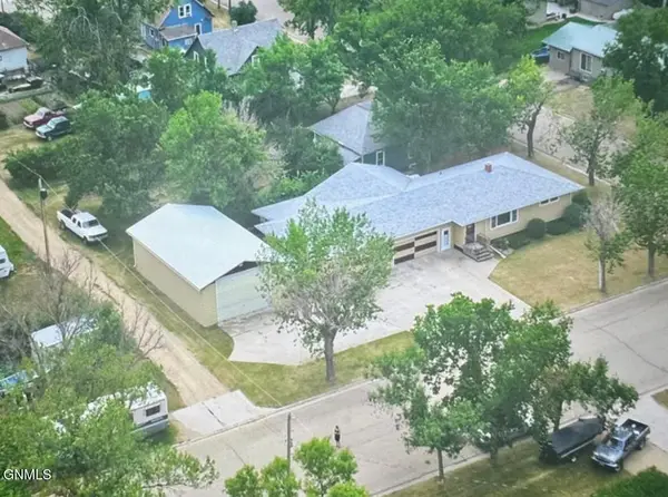 309 2nd Avenue Nw, Crosby, ND 58730