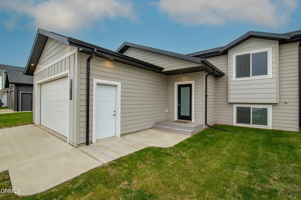 3451 Calvin Drive, Dickinson, ND 58601 - Image #1