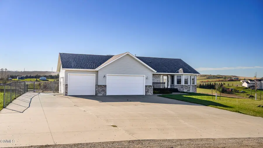 8843 Welle Loop, Bismarck, ND 58503 - Image #3