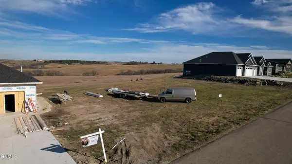 3707 Ridge Way, Bismarck, ND 58503