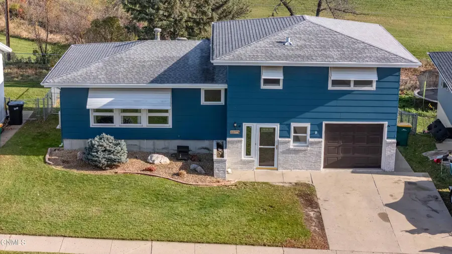 1827 Marian Drive Drive, Bismarck, ND 58501 - Image #2