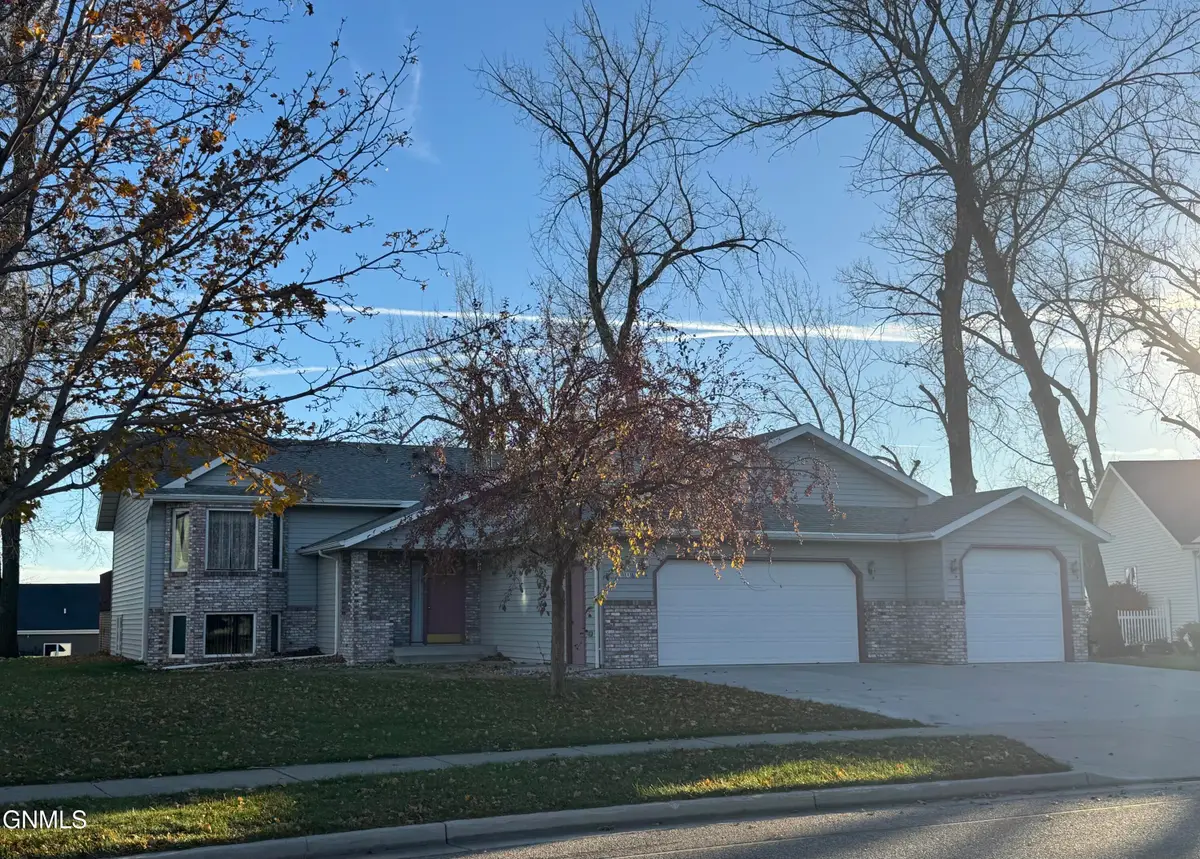 304 Napa Loop, Bismarck, ND 58504 - Image #1