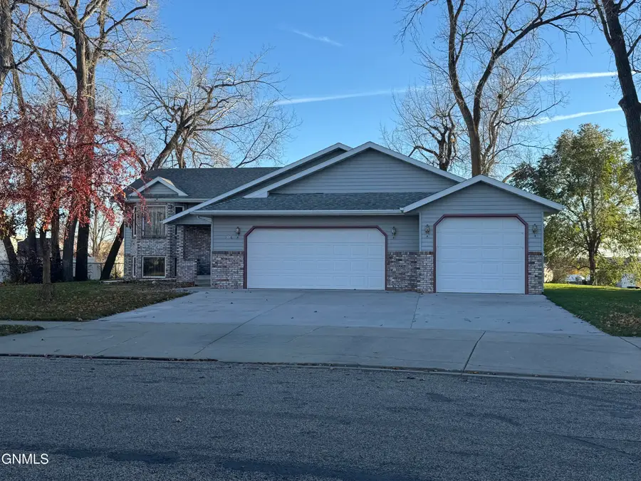 304 Napa Loop, Bismarck, ND 58504 - Image #2