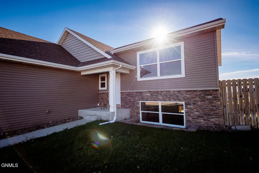 213 27th Avenue Ne, Watford City, ND 58854 - Image #2