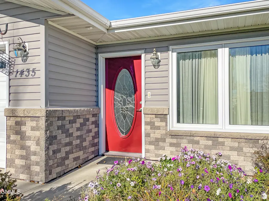 1435 4th Street N, Carrington, ND 58421 - Image #2
