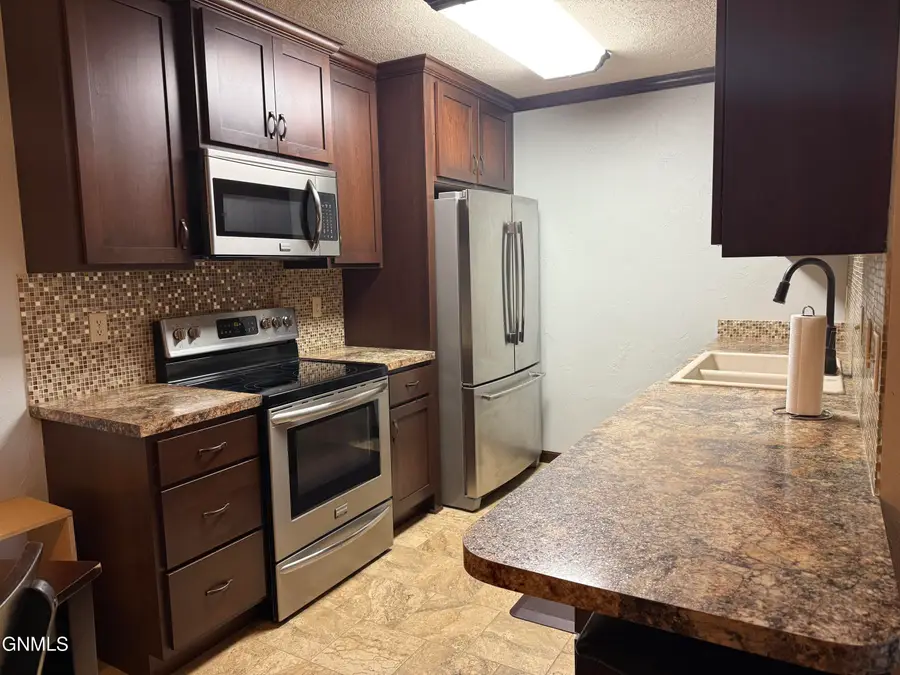 2108 E Dakota Parkway #204, Williston, ND 58801 - Image #3