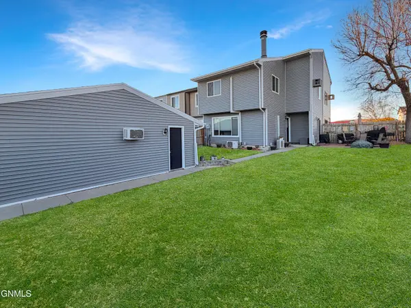 2615 18th Court W, Williston, ND 58801