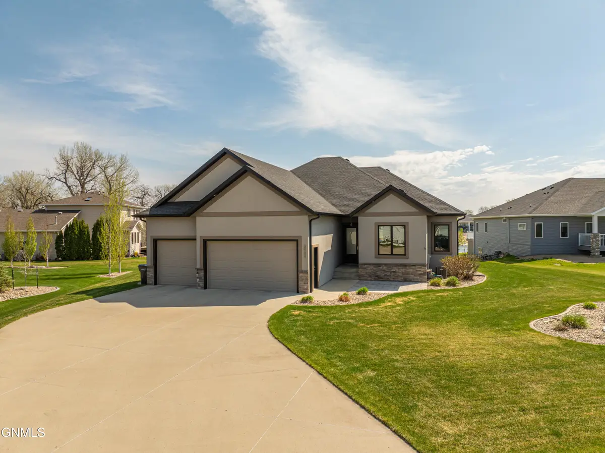 3904 Waterfront Place Se, Mandan, ND 58554 - Image #1