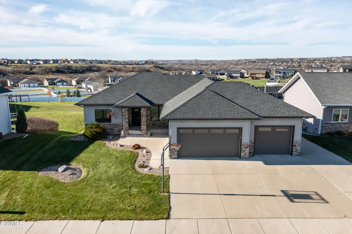1801 Ridge Drive Se, Mandan, ND 58554 - Image #1