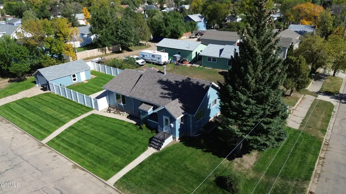 802 8th Avenue W, Williston, ND 58801 - Image #1