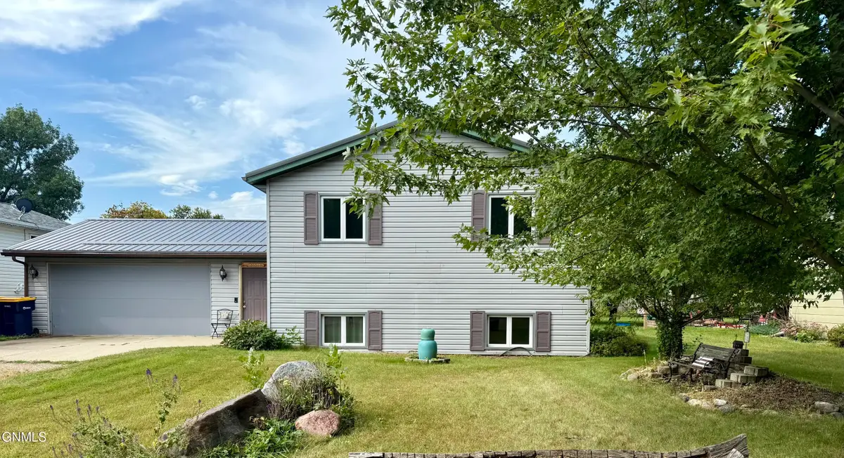 115 15th Street N, Oakes, ND 58474 - Image #1