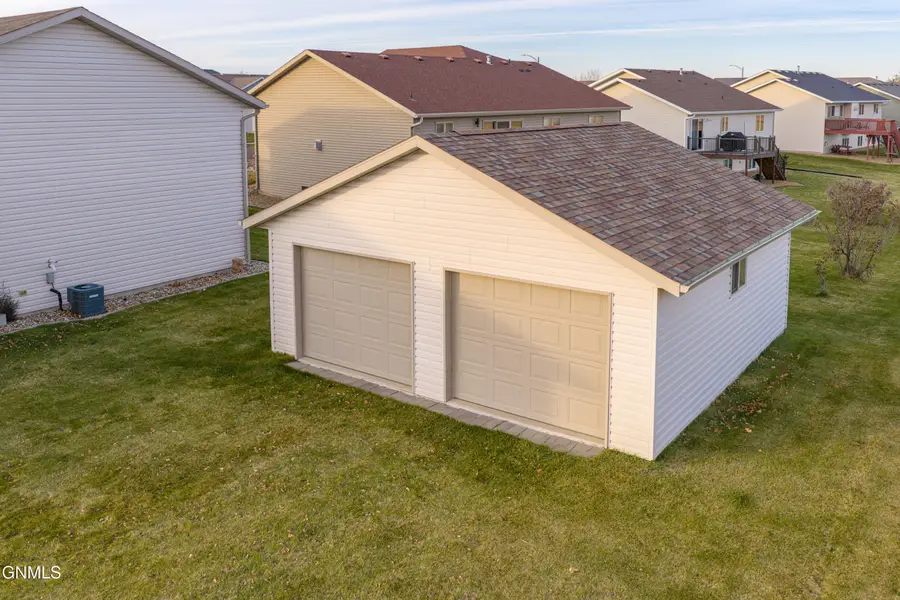 726 Medora Avenue, Bismarck, ND 58503 - Image #2