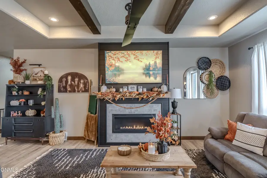 602 Cobblestone Loop Sw, Mandan, ND 58554 - Image #2