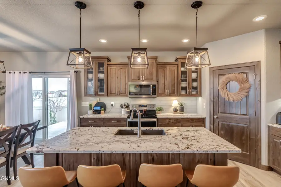 602 Cobblestone Loop Sw, Mandan, ND 58554 - Image #3