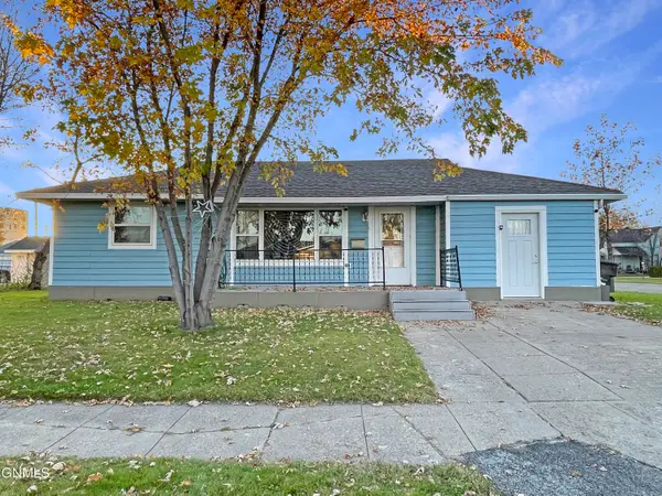 281 10th Avenue N, Carrington, ND 58421