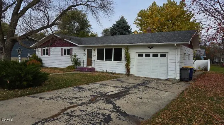 313 3rd Street S, Ellendale, ND 58436 - Image #1