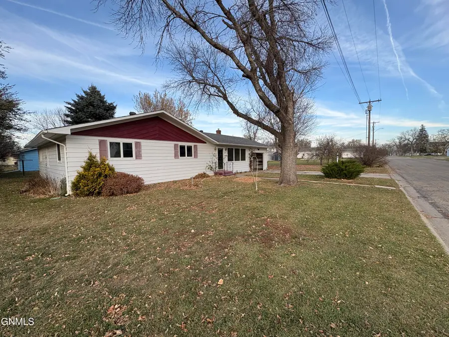 313 3rd Street S, Ellendale, ND 58436 - Image #2