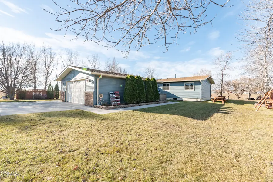 804 2nd Street Sw, Underwood, ND 58576 - Image #3