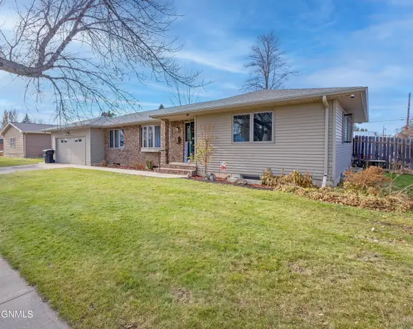 1215 University Avenue, Williston, ND 58801