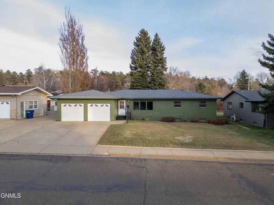 908 8th Avenue W, Dickinson, ND 58601 - Image #3