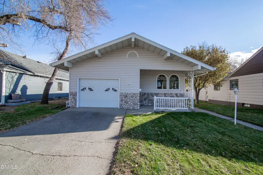 204 1st Avenue Ne, Beulah, ND 58523 - Image #2