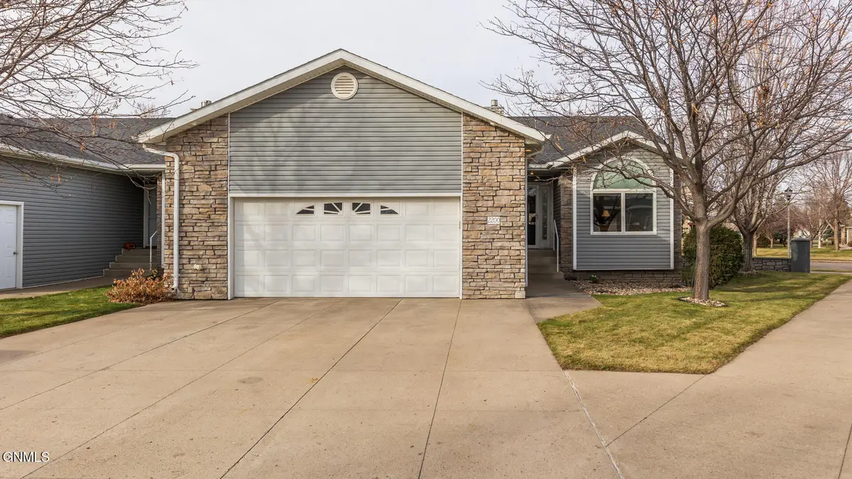 2200 Shoal Loop Se, Mandan, ND 58554 - Image #1