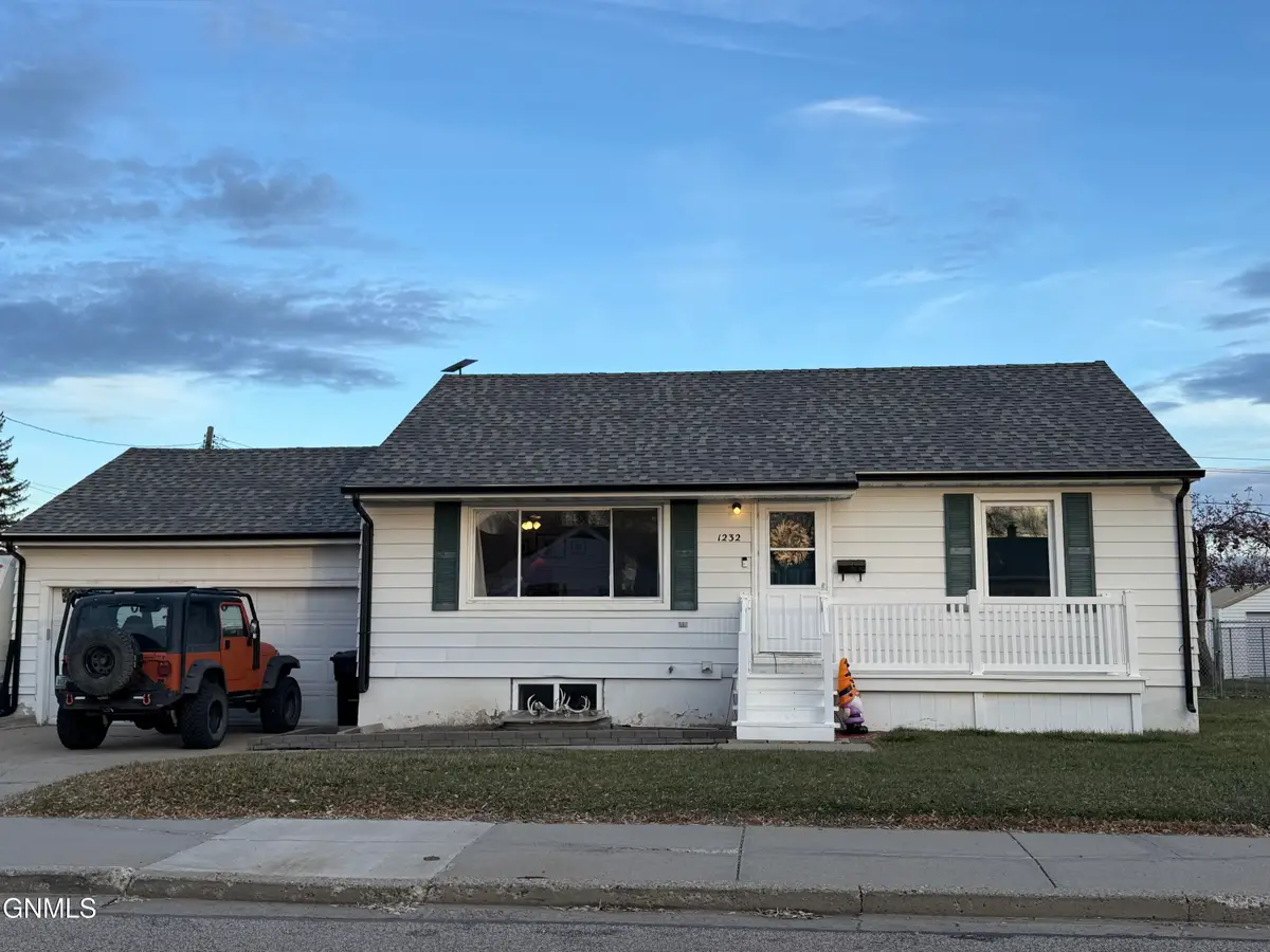 1232 8th Avenue W, Williston, ND 58801 - Image #1