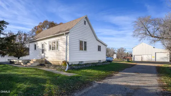 861 53rd Ave Sw, Hazen, ND 58545