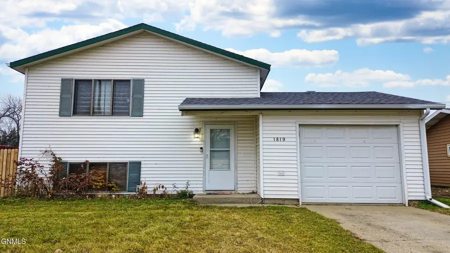 1819 6th Avenue E, Williston, ND 58801 - Image #2
