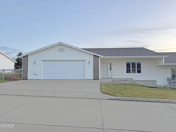 1115 Lakota Lane, Lincoln, ND 58504