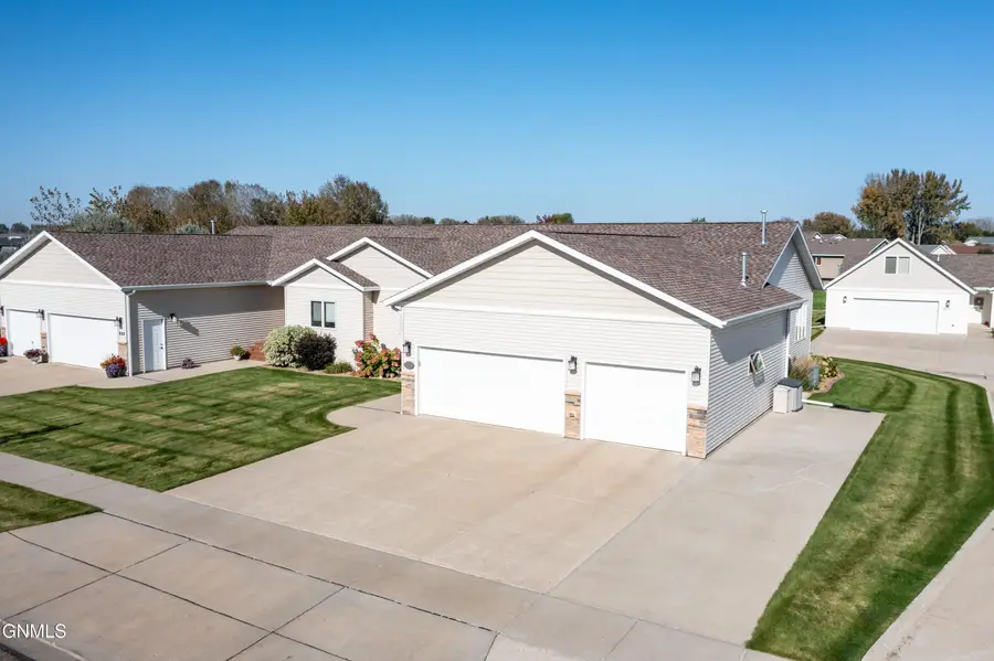 804 Santa Fe Avenue, Bismarck, ND 58504 - Image #2