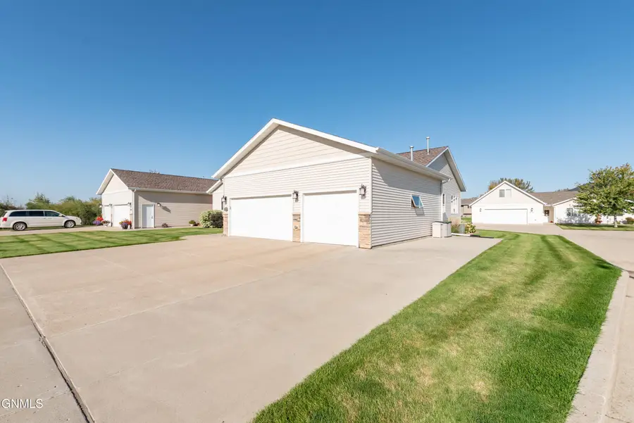 804 Santa Fe Avenue, Bismarck, ND 58504 - Image #3
