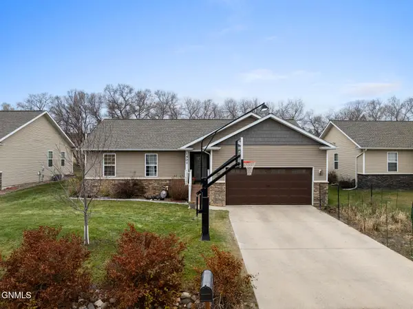 1501 Pheasant Ridge Street, Watford City, ND 58854