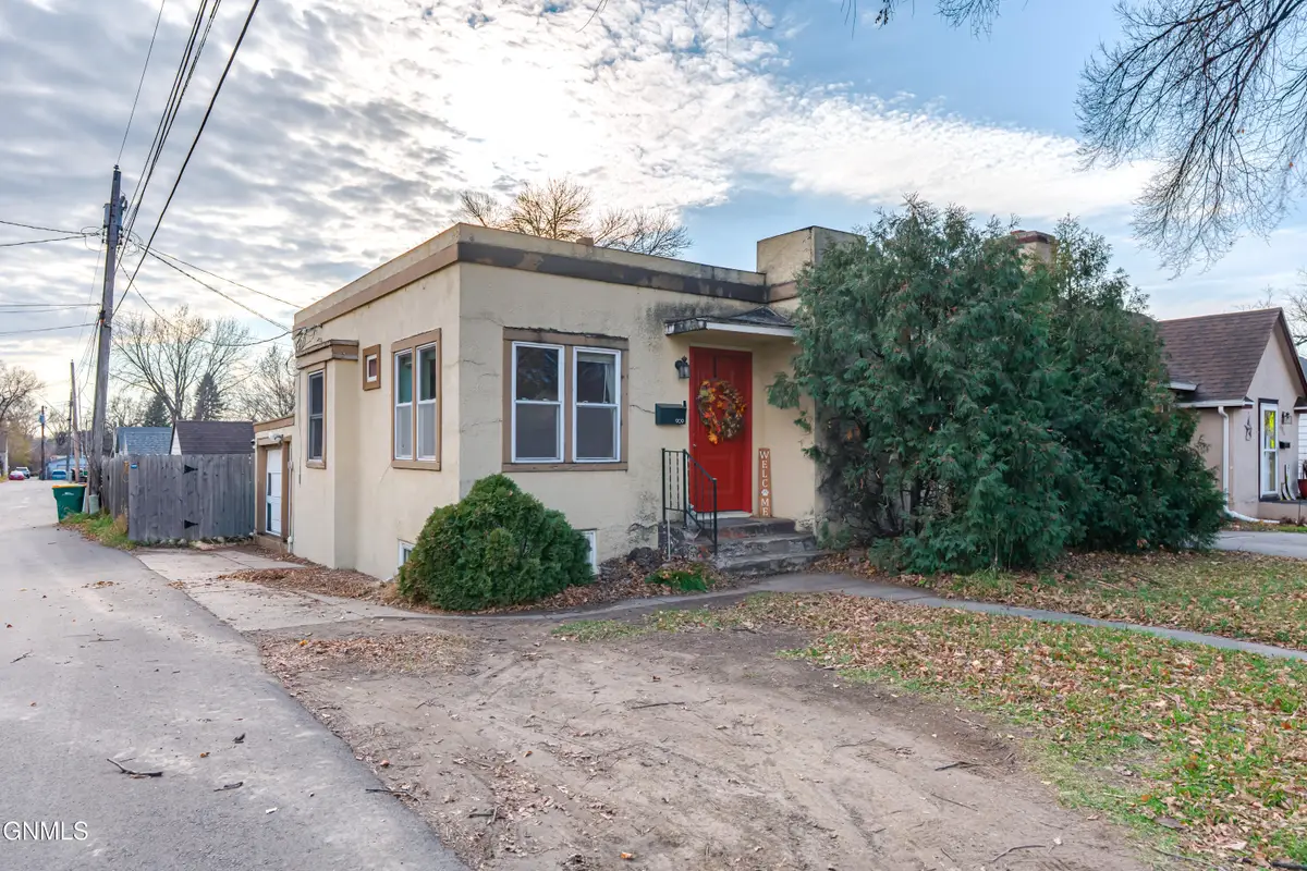 909 E Avenue E, Bismarck, ND 58501 - Image #1