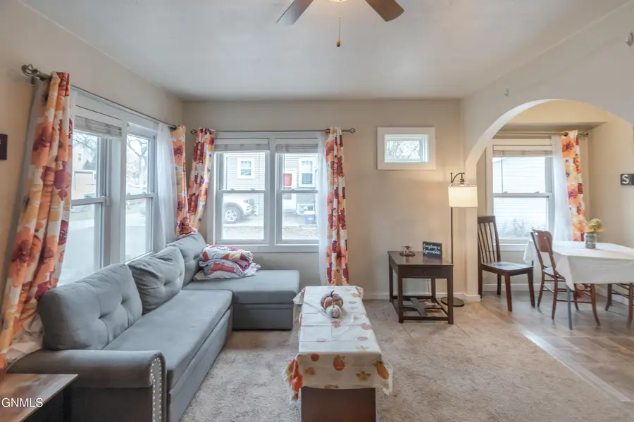 909 E Avenue E, Bismarck, ND 58501 - Image #2