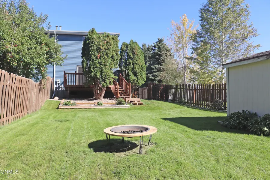 3806 Montreal Street N, Bismarck, ND 58503 - Image #2