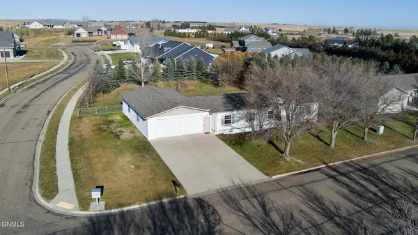 808 Divide Street, Hazen, ND 58545