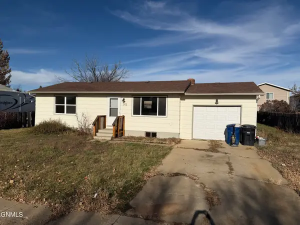 312 Ruby Street, Dickinson, ND 58601