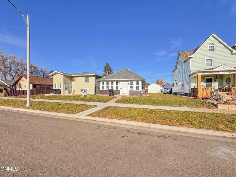 306 Broadway W, Williston, ND 58801 - Image #3