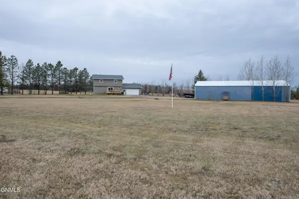 3377 109th Avenue Sw, Dickinson, ND 58601