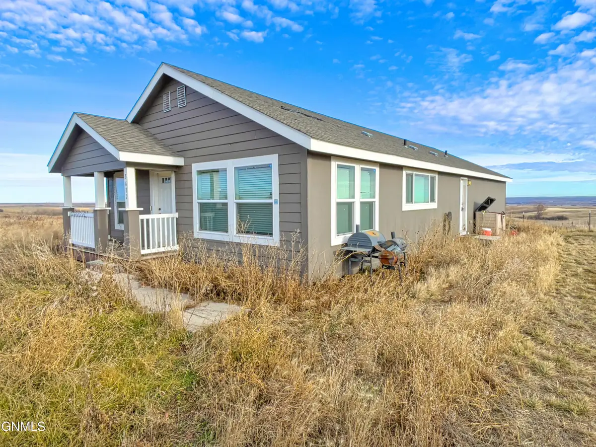 5632 Bailey Avenue Nw, Williston, ND 58801 - Image #1