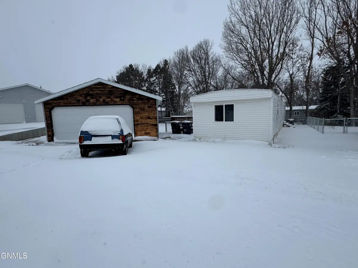 4501 Columbus Court, Mandan, ND 58554 - Image #1