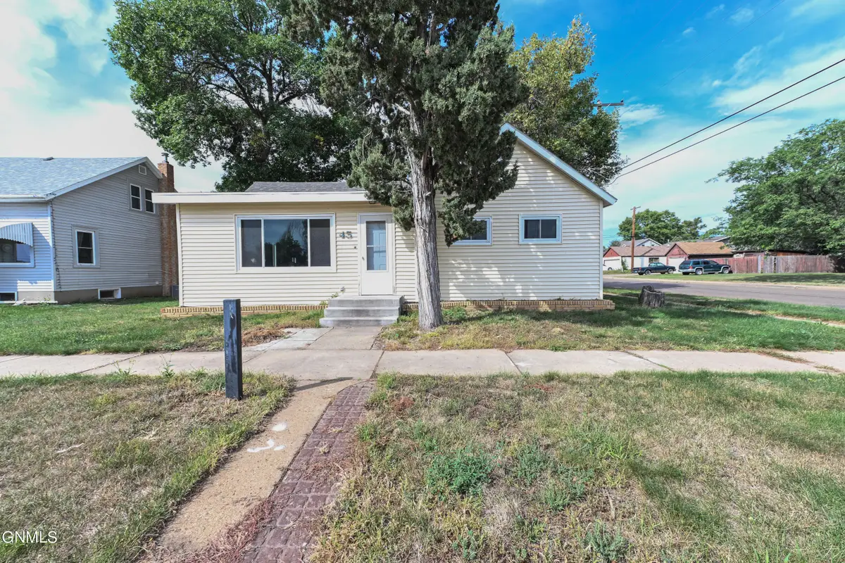45 9th Avenue W, Dickinson, ND 58601 - Image #1