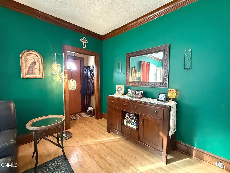 866 Central Avenue N, Valley City, ND 58072 - Image #2