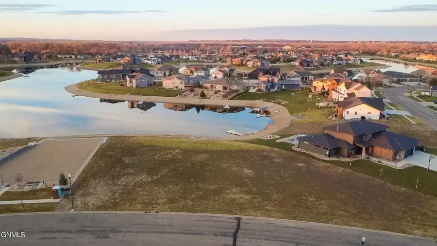 710 Glenwood Drive, Bismarck, ND 58504 - Image #2