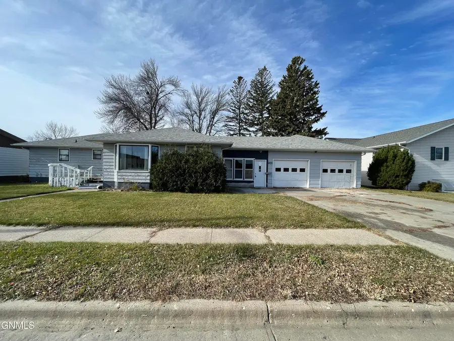 205 Badger Street S, Wishek, ND 58495 - Image #2