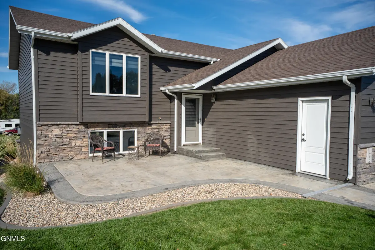 1605 9th Avenue Se, Mandan, ND 58554 - Image #1